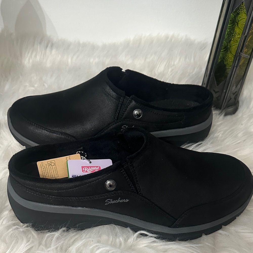 Sketchers Women's Suede Clog with air-cooled memory foam